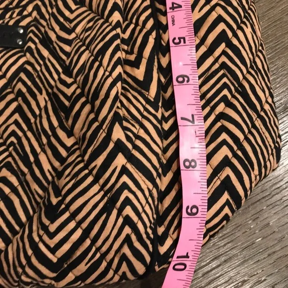 “Vera Bradley” Nice Size Purse - Picture 7 of 7